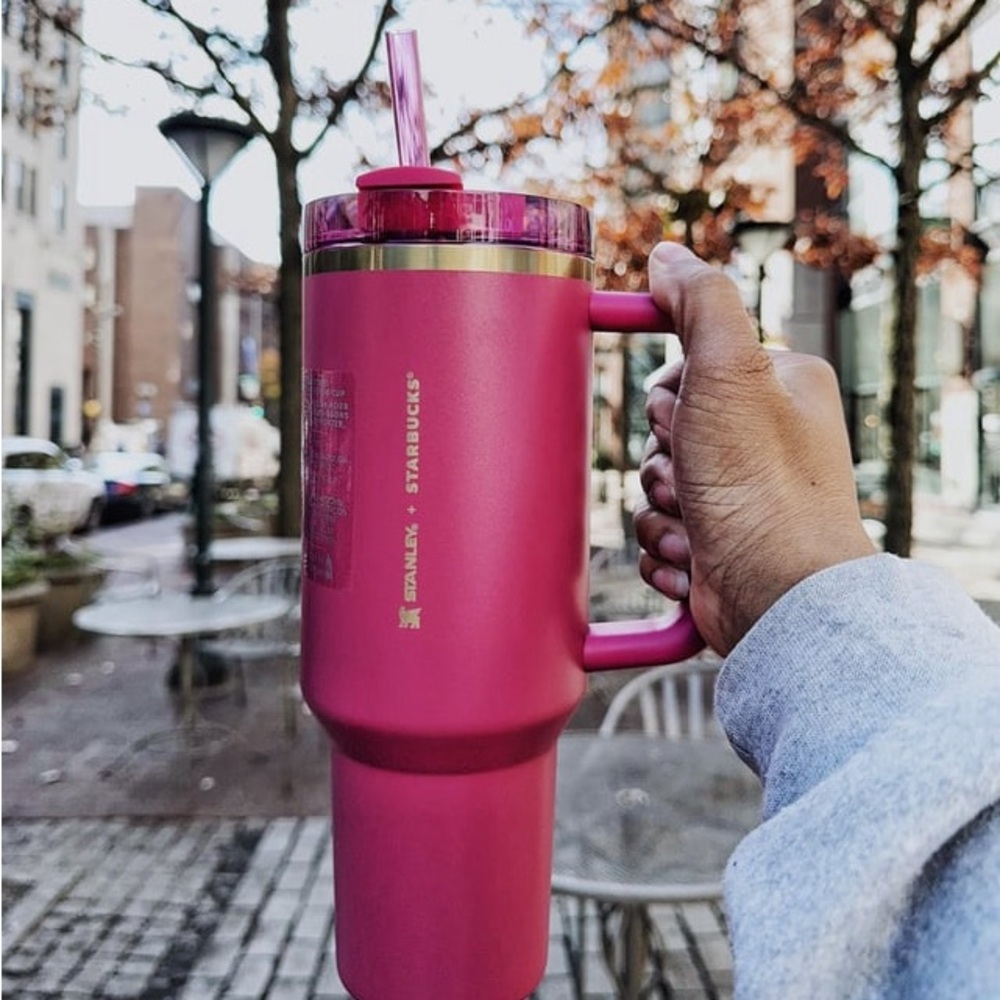 New Stanley Starbucks Berry Glitter 40 oz Quencher H2.0 Flowstate Tumbler